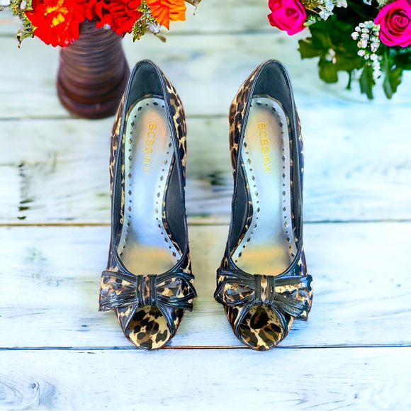 BCBGirls leopard heels - Picture 5 of 9